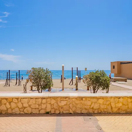 Apartment Cubo's Front Line Beach *